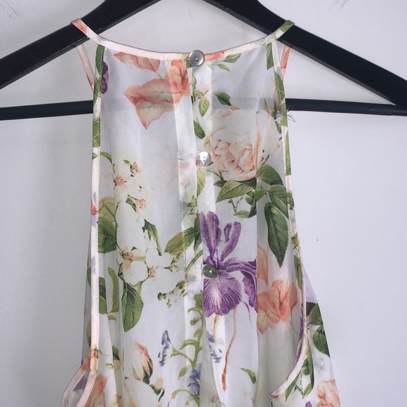 Floral Fly Away Open Back Blouse - Picture 3 of 9